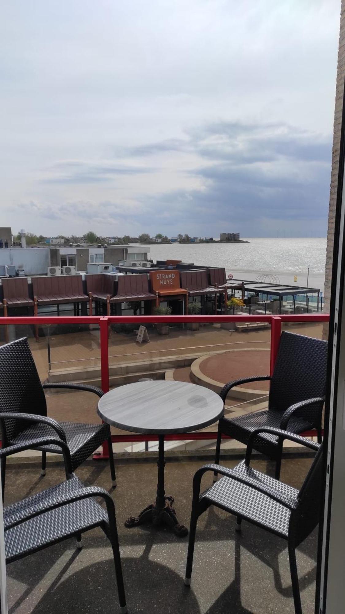 Appartement Ijsselmeer Makkum Strand Exterior photo